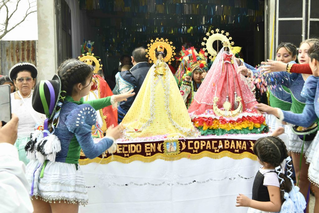 Te presentamos los festejos de la virgen de Copacabana patrona de Bolivia